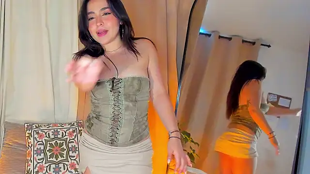 Snapshot of SofiMeza chatting on 03/18/25, 06:37 SofiMeza online show from 03/18/25, 06:37