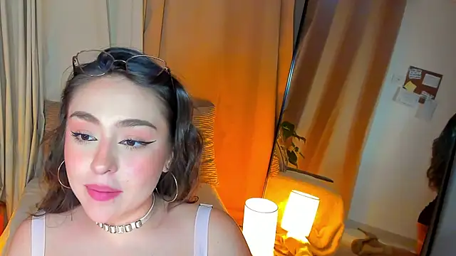 Snapshot of SofiMeza chatting on 03/19/25, 07:27 SofiMeza online show from 03/19/25, 07:27