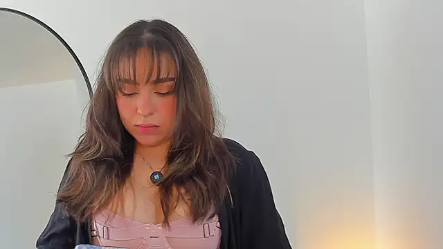 Snapshot of SofiMeza chatting on 09/19/25, 01:56 SofiMeza online show from 09/19/25, 01:56