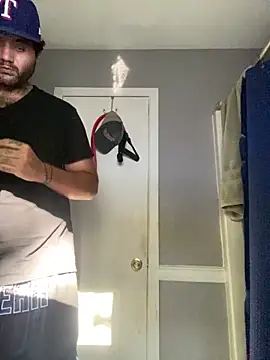 Snapshot of 817raul chatting on 09/13/25, 10:42 817raul online show from 09/13/25, 10:42