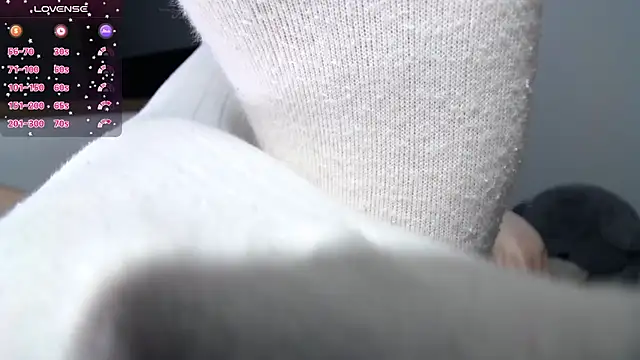 Snapshot of MakiimaStar chatting on 10/25/25, 04:42 MakiimaStar online show from 10/25/25, 04:42