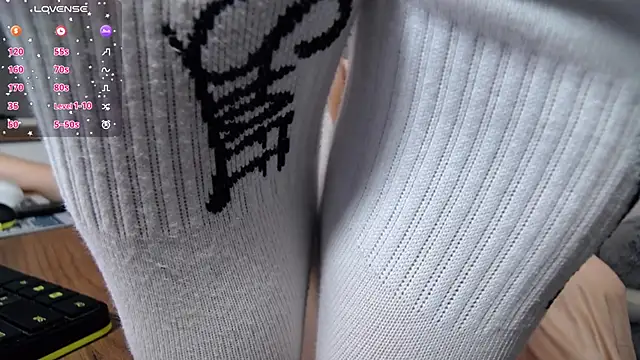 Snapshot of MakiimaStar chatting on 10/30/25, 05:42 MakiimaStar online show from 10/30/25, 05:42