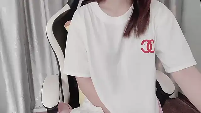 Snapshot of _Ely_ chatting on 03/21/25, 03:22 Ely online show from 03/21/25, 03:22