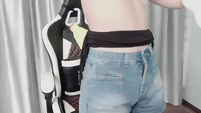 Snapshot of _Ely_ chatting on 03/22/25, 08:29 Ely online show from 03/22/25, 08:29