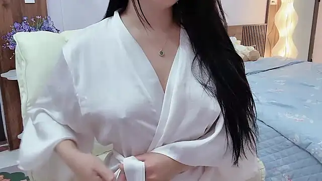 Snapshot of _Ely_ chatting on 10/06/25, 03:48 Ely online show from 10/06/25, 03:48