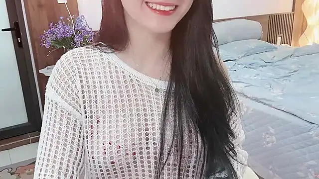 Snapshot of _Ely_ chatting on 10/08/25, 04:26 Ely online show from 10/08/25, 04:26