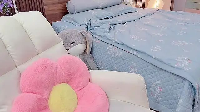 Snapshot of _Ely_ chatting on 10/16/25, 03:35 Ely online show from 10/16/25, 03:35