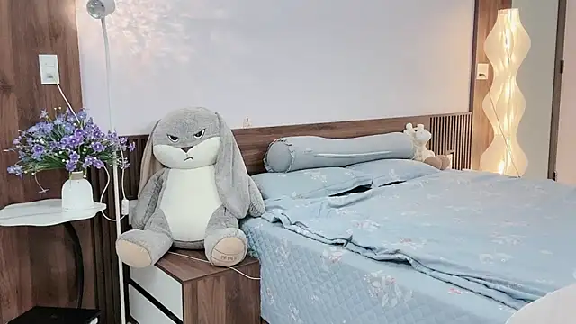 Snapshot of _Ely_ chatting on 10/23/25, 03:55 Ely online show from 10/23/25, 03:55