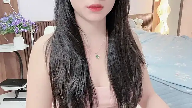 Snapshot of _Ely_ chatting on 10/25/25, 03:18 Ely online show from 10/25/25, 03:18