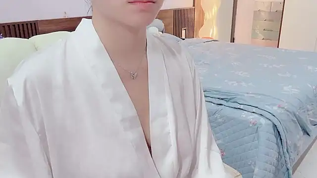 Snapshot of _Ely_ chatting on 11/17/25, 02:45 Ely online show from 11/17/25, 02:45