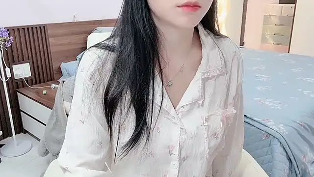 Snapshot of _Ely_ chatting on 11/19/25, 03:39 Ely online show from 11/19/25, 03:39