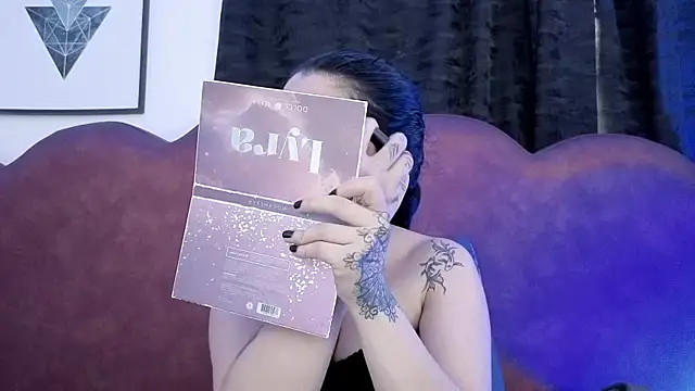 Snapshot of sophy_rock chatting on 04/20/26, 01:47 sophy rock online show from 04/20/26, 01:47