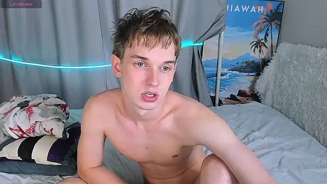 Snapshot of 4ever_dude chatting on 10/18/25, 02:29 4ever dude online show from 10/18/25, 02:29