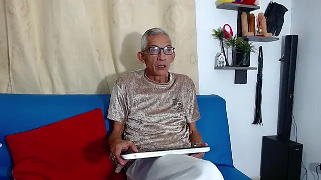 Leon hot X online show from 10/12/25, 01:15