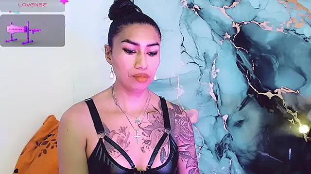 khiara moretti online show from 11/26/25, 11:22