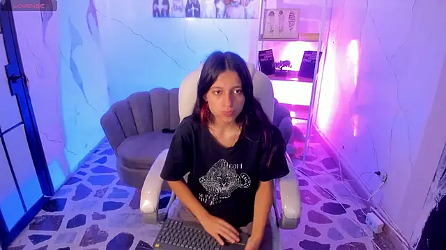 Snapshot of Agathaargent_ chatting on 09/30/25, 05:01 Agathaargent online show from 09/30/25, 05:01
