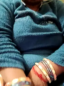 Snapshot of Shoni__ chatting on 12/17/25, 02:12 Shoni online show from 12/17/25, 02:12