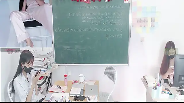 Snapshot of _Math_ chatting on 12/23/25, 02:53 Math online show from 12/23/25, 02:53