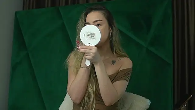 ScarletColes online show from 11/21/25, 12:21