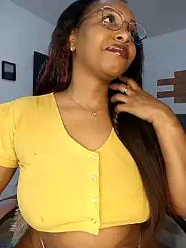 Snapshot of kitty__blackgl chatting on 02/05/25, 11:23 kitty blackgl online show from 02/05/25, 11:23