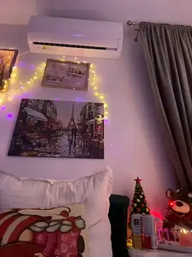 EvelynFrances online show from 12/25/24, 05:58