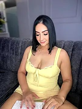Snapshot of GabriellaFerrer chatting on 09/15/25, 08:42 GabriellaFerrer online show from 09/15/25, 08:42