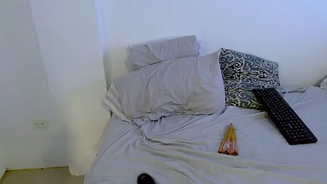 Snapshot of samanta_r_ chatting on 02/10/25, 07:28 samanta r online show from 02/10/25, 07:28