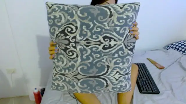 Snapshot of samanta_r_ chatting on 02/13/25, 10:54 samanta r online show from 02/13/25, 10:54