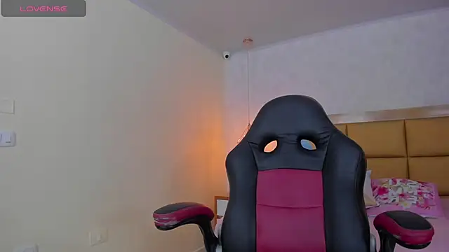 LARSONMIA online show from 03/11/25, 12:28