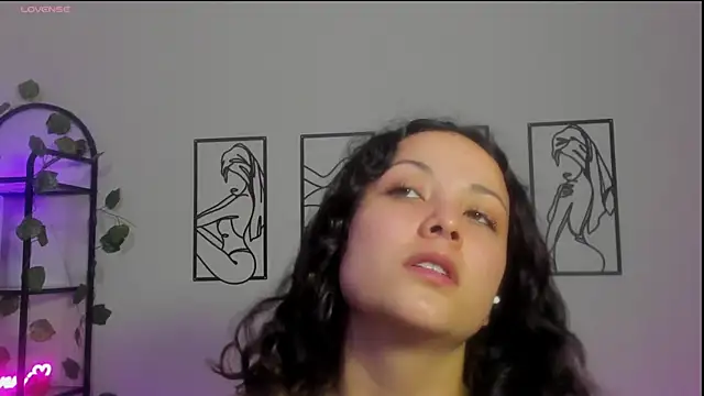 Snapshot of Megan_Rodrigo chatting on 02/13/25, 08:03 Megan Rodrigo online show from 02/13/25, 08:03