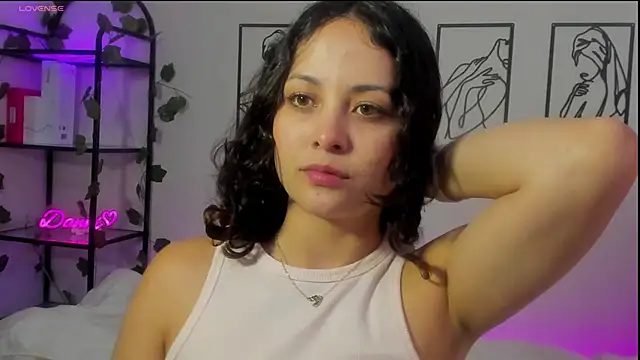 Snapshot of Megan_Rodrigo chatting on 02/14/25, 07:44 Megan Rodrigo online show from 02/14/25, 07:44