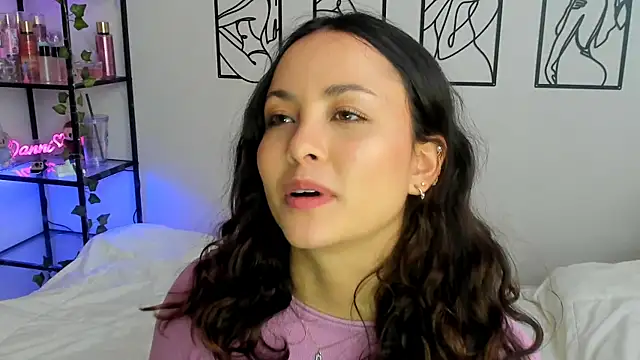 Snapshot of Megan_Rodrigo chatting on 09/28/25, 08:03 Megan Rodrigo online show from 09/28/25, 08:03