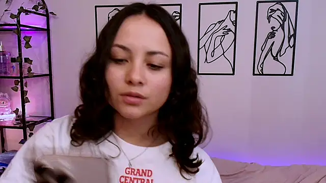 Snapshot of Megan_Rodrigo chatting on 10/12/25, 07:02 Megan Rodrigo online show from 10/12/25, 07:02