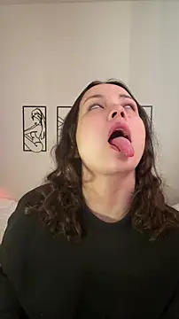 Snapshot of Megan_Rodrigo chatting on 11/30/25, 02:43 Megan Rodrigo online show from 11/30/25, 02:43