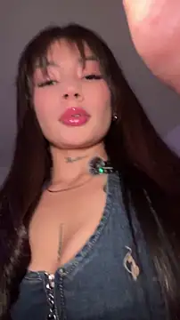 Snapshot of Roxanne_08 chatting on 05/02/26, 11:10 Roxanne 08 online show from 05/02/26, 11:10