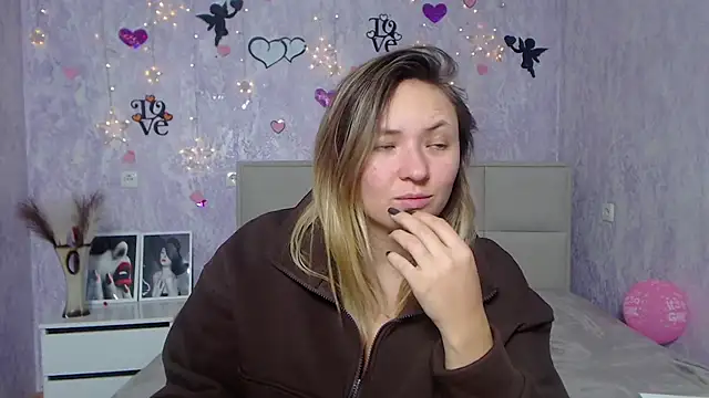 SallyVerda online show from 02/07/25, 05:10