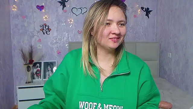 SallyVerda online show from 02/25/25, 04:03