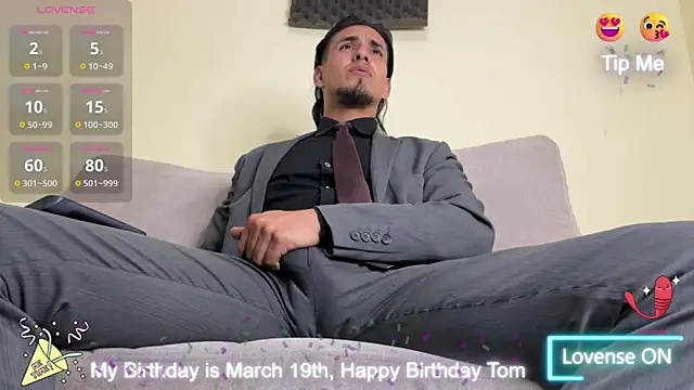 Snapshot of Tom_blunt96 chatting on 03/19/25, 04:03 Tom blunt96 online show from 03/19/25, 04:03
