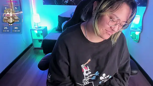 lucky-leah online show from 10/21/25, 04:13