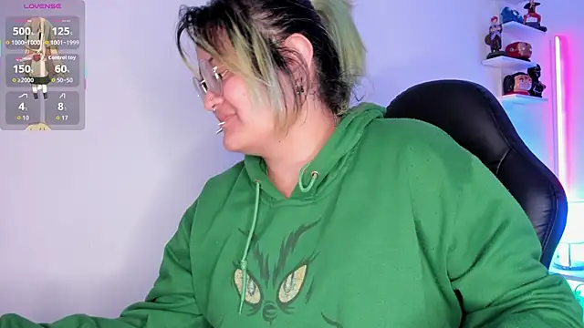 lucky-leah online show from 10/26/25, 03:34