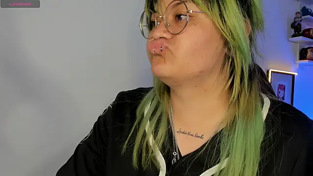 lucky-leah online show from 11/09/25, 05:17