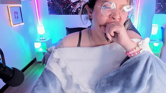 lucky-leah online show from 11/22/25, 05:50