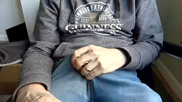 hornyguyuk1973 online show from 03/13/26, 08:21