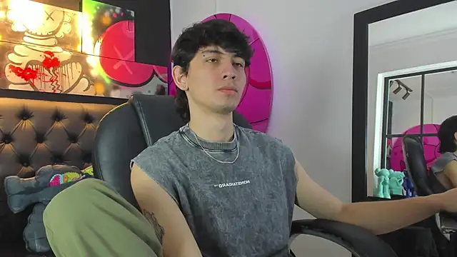 Snapshot of Santi_delacruz chatting on 02/05/25, 03:20 Santi delacruz online show from 02/05/25, 03:20