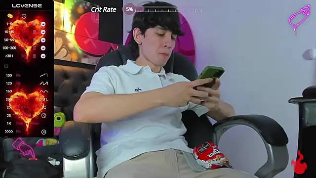 Snapshot of Santi_delacruz chatting on 02/06/25, 05:19 Santi delacruz online show from 02/06/25, 05:19