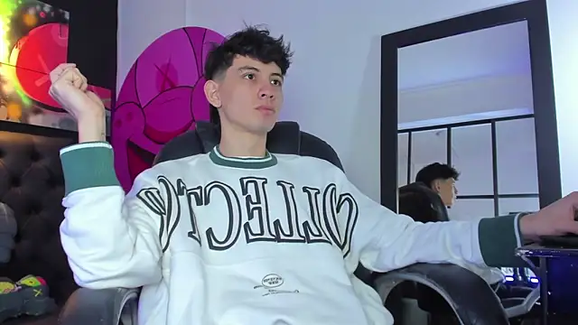 Snapshot of Santi_delacruz chatting on 02/11/25, 02:35 Santi delacruz online show from 02/11/25, 02:35