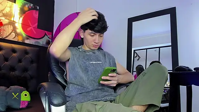 Snapshot of Santi_delacruz chatting on 02/25/25, 02:44 Santi delacruz online show from 02/25/25, 02:44