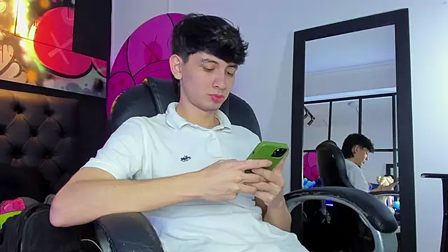 Snapshot of Santi_delacruz chatting on 02/26/25, 04:24 Santi delacruz online show from 02/26/25, 04:24