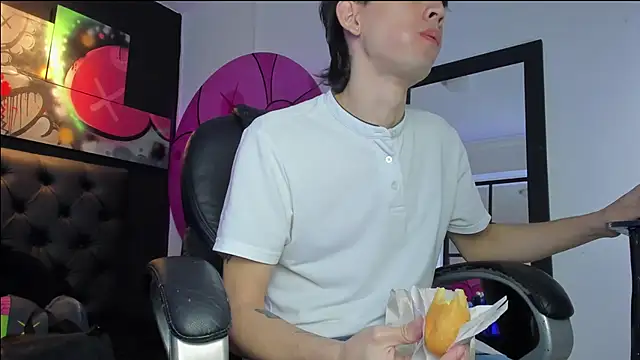 Snapshot of Santi_delacruz chatting on 03/11/25, 03:23 Santi delacruz online show from 03/11/25, 03:23