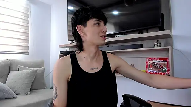 Snapshot of Santi_delacruz chatting on 10/24/25, 08:05 Santi delacruz online show from 10/24/25, 08:05